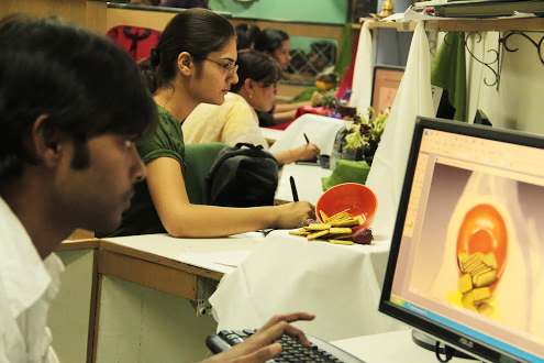 A photograph of workshop on Live Object Digital Painting taken up by the representative artists from Wacom (India)
